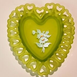 WESTMORELAND VINTAGE SATIN GREEN DECORATIVE HEART SHAPED PLATE